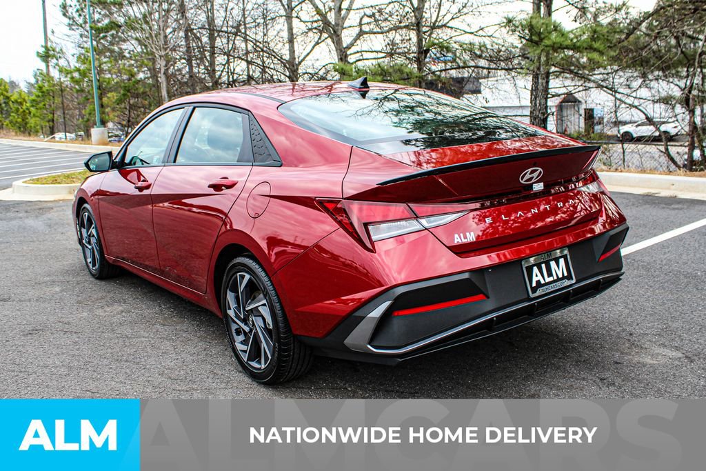 Used 2025 Hyundai Elantra Sport image 5