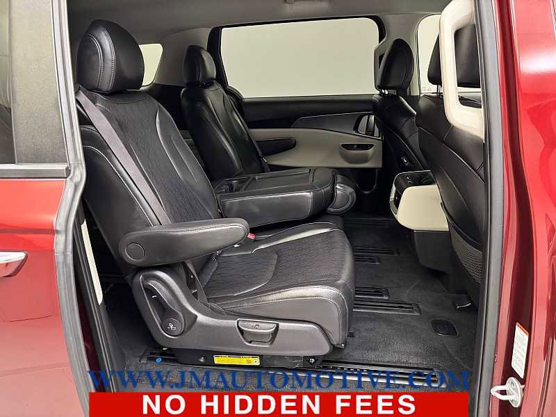 Used 2024 Kia Carnival LX image 19