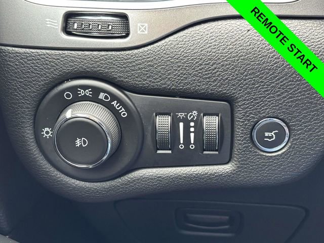 Used 2019 Jeep Cherokee Limited image 12