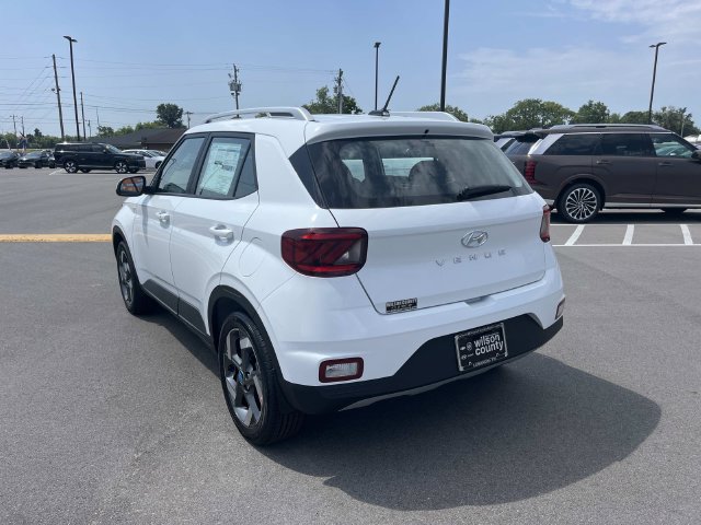 New 2026 Hyundai Venue SEL FWD image 3