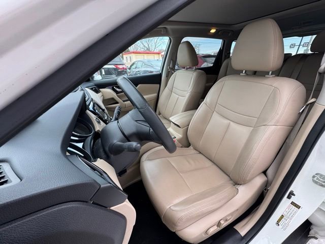 Used 2018 Nissan Rogue SL image 9