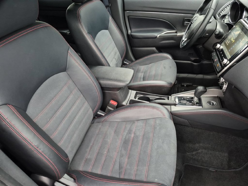 Used 2025 Mitsubishi Outlander Sport SE AWD/4WD image 30