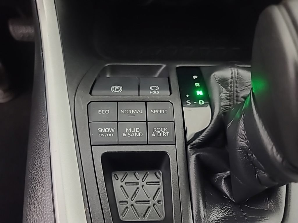 Used 2021 Toyota RAV4 XLE AWD/4WD image 36