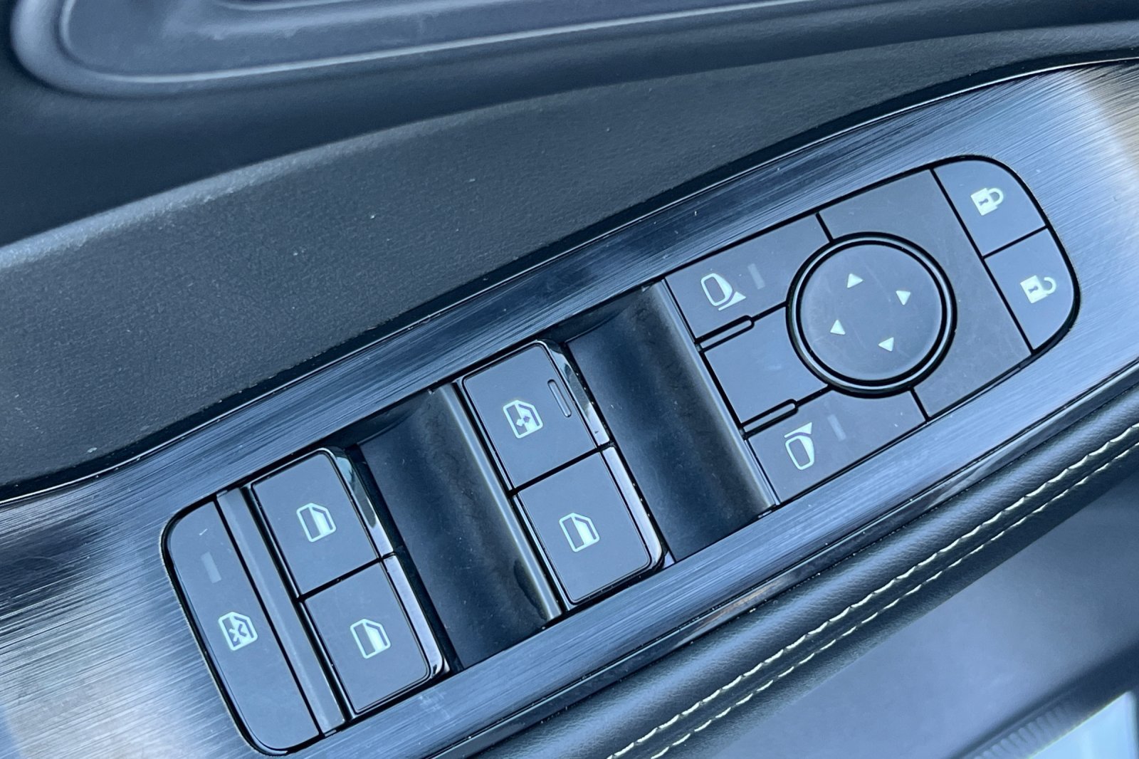 Certified 2026 Nissan Rogue SV FWD image 12