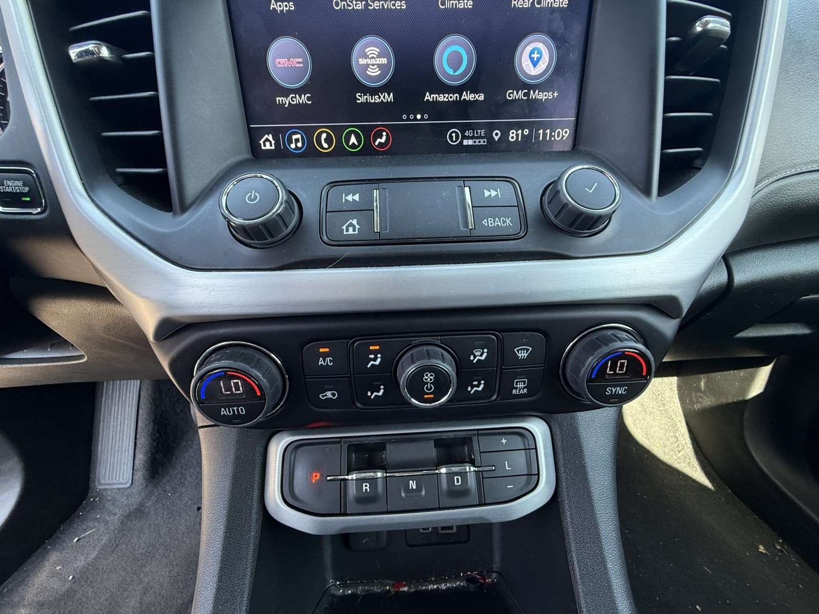 Used 2023 GMC Acadia SLT AWD/4WD image 13
