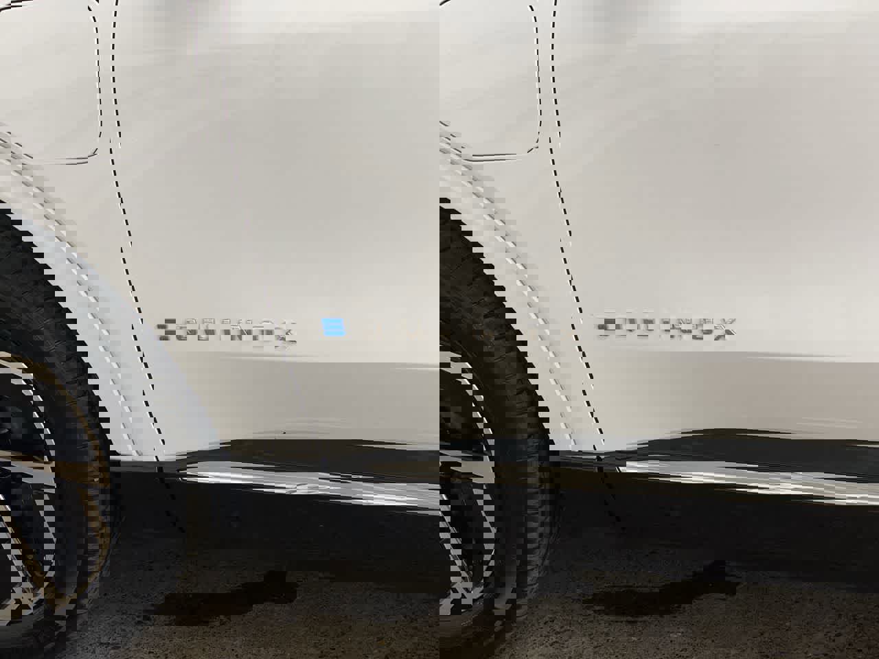 Used 2025 Chevrolet Equinox EV LT w/ Convenience Package image 10