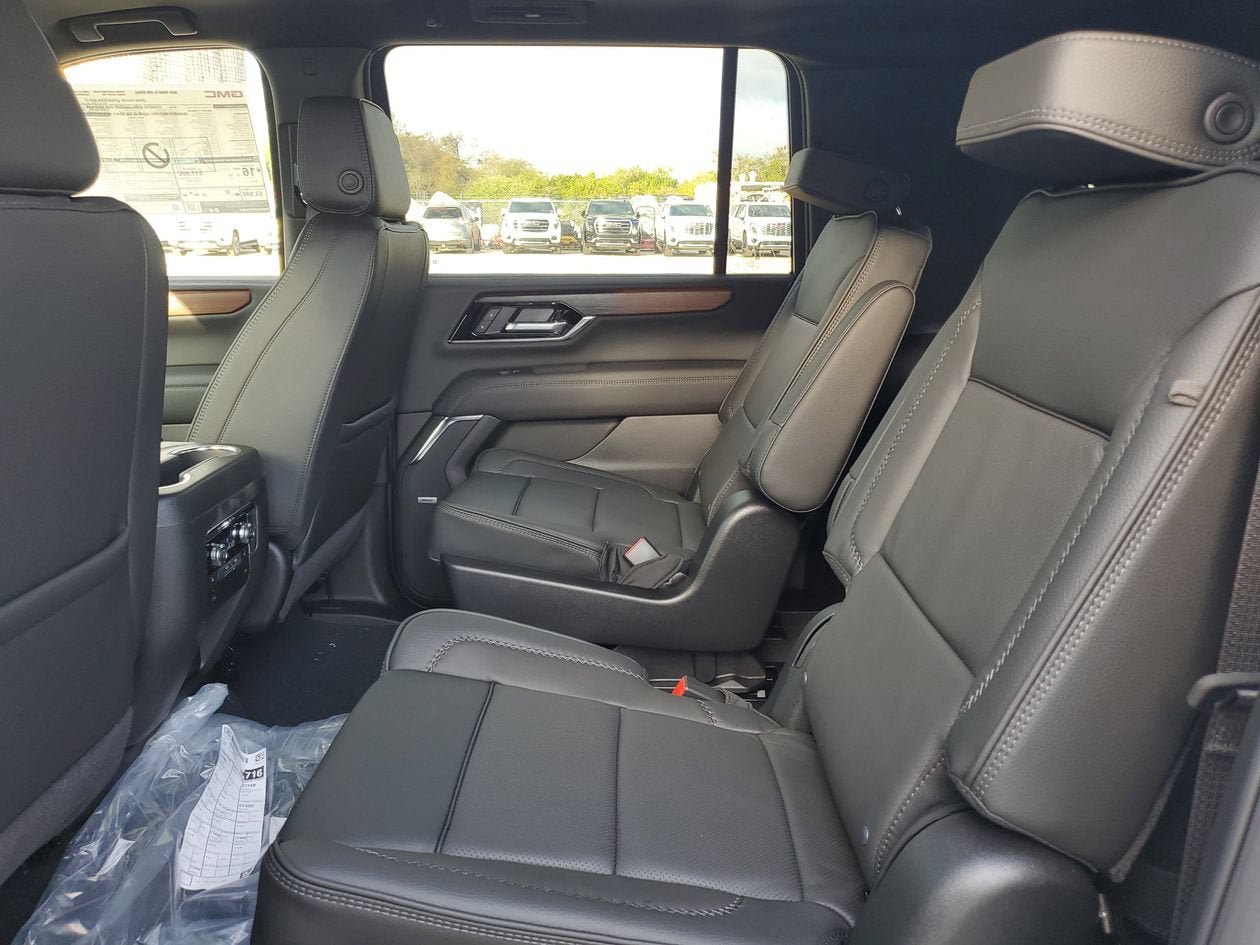 New 2026 GMC Yukon XL Denali w/ Sun & Power Step Package AWD/4WD image 11