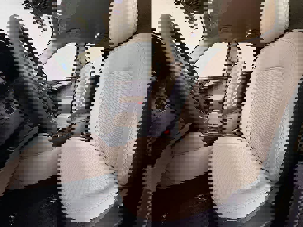 Certified 2020 Ford Escape SE image 12