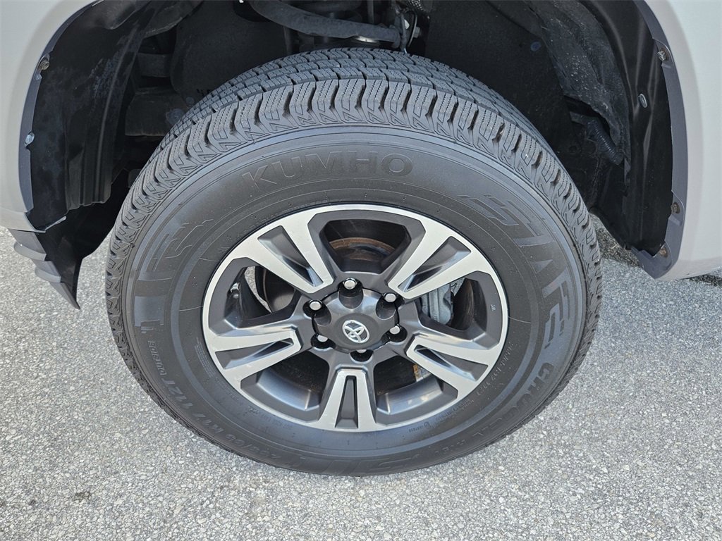 Used 2018 Toyota Tacoma TRD Sport image 37