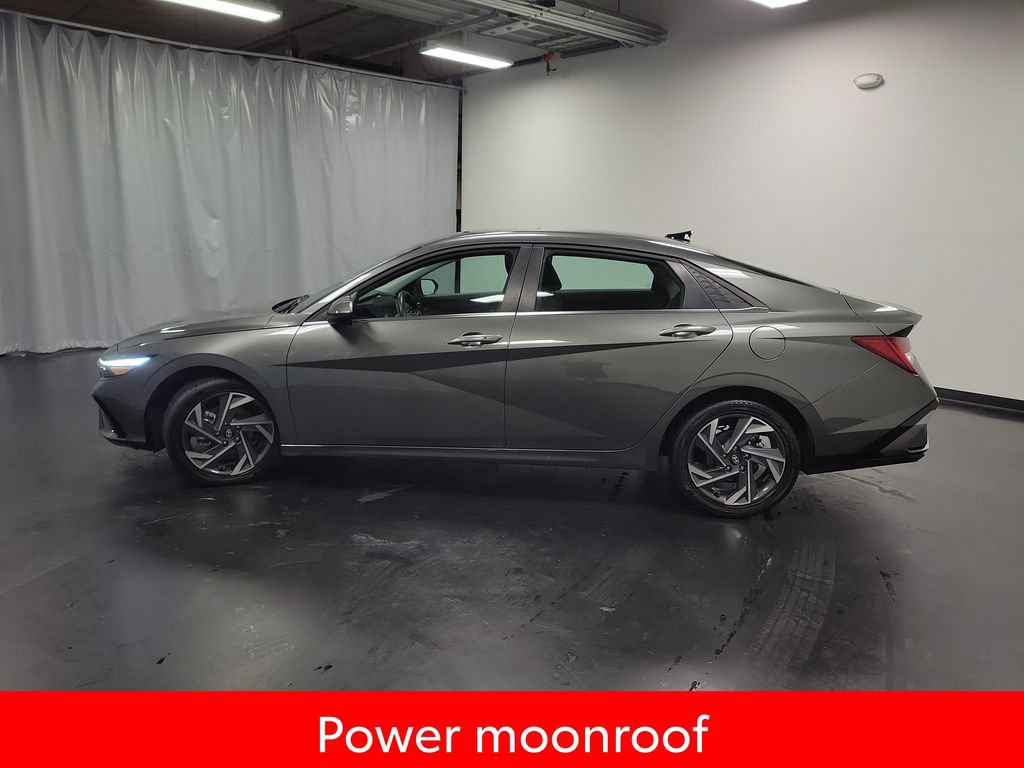 Used 2025 Hyundai Elantra SEL FWD image 5