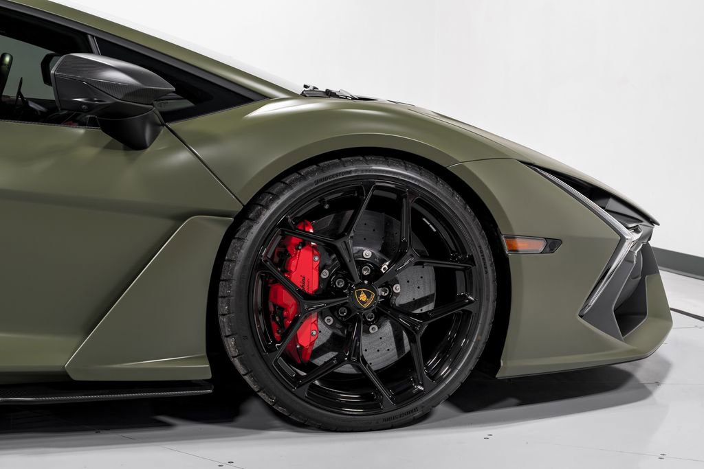 Used 2025 Lamborghini Revuelto image 45