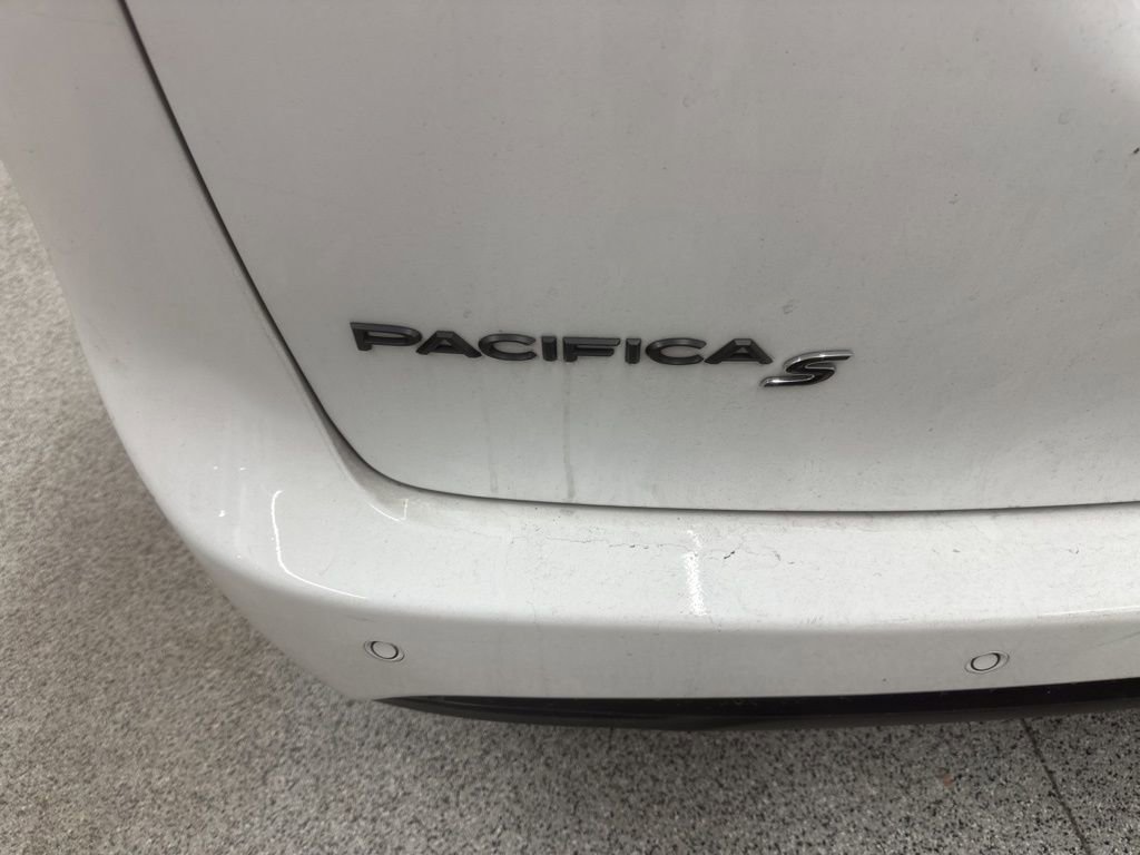 Used 2024 Chrysler Pacifica Select image 16