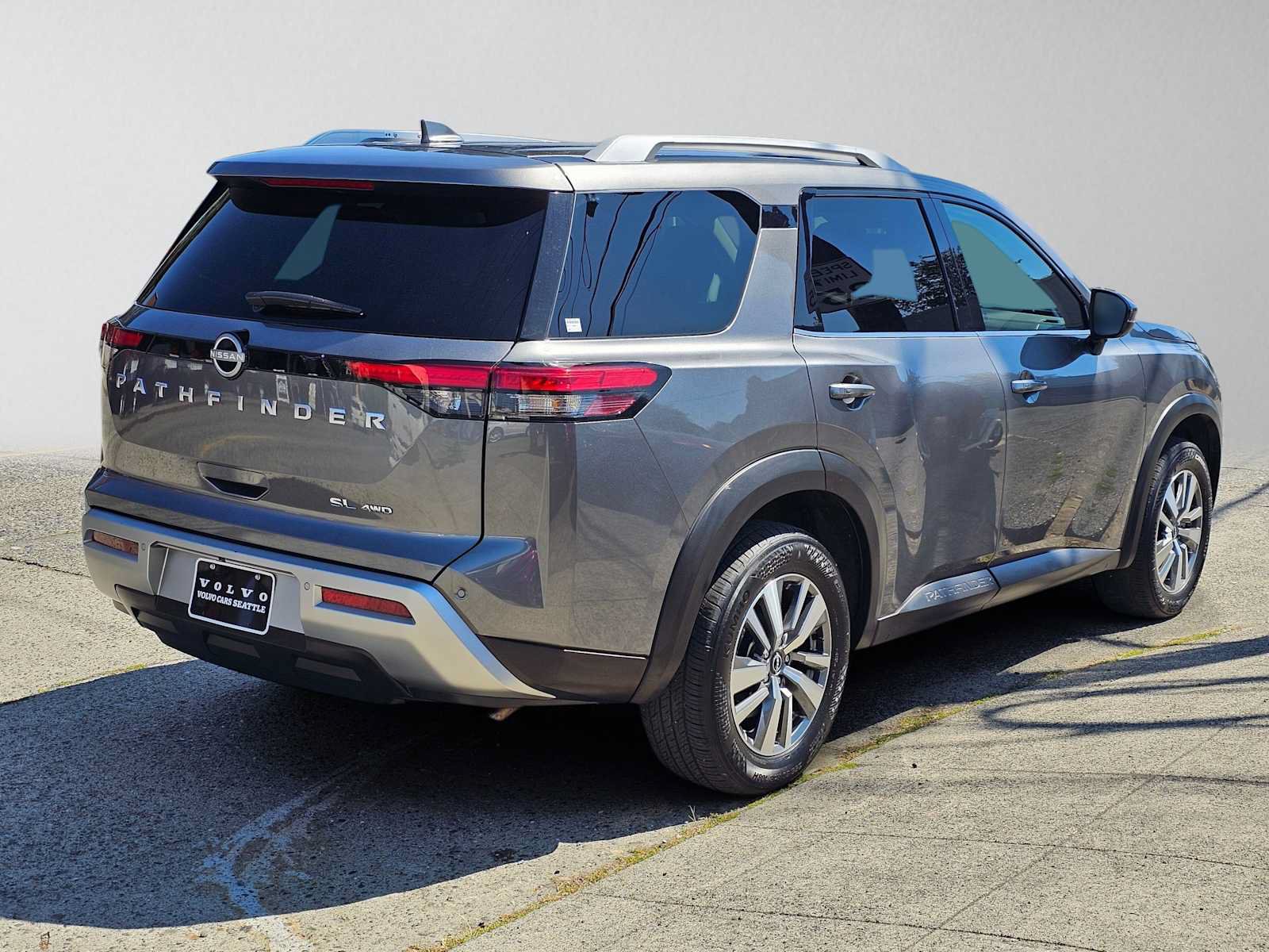 Used 2025 Nissan Pathfinder SL AWD/4WD image 3
