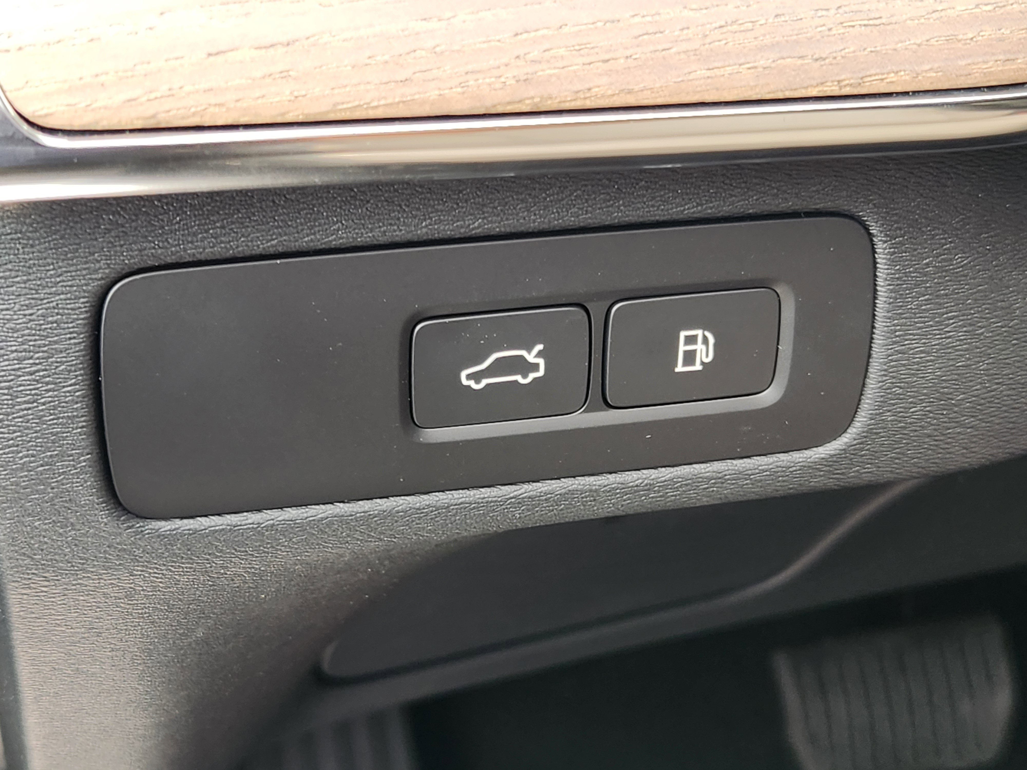 New 2025 Volvo XC90 T8 Plus w/ Protection Package image 23