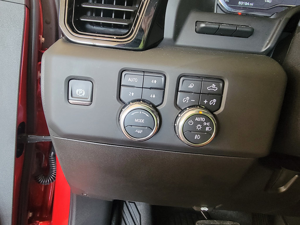 Used 2025 GMC Sierra 2500 AT4 w/ Technology Package AWD/4WD image 21