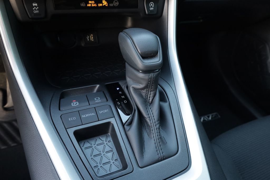 Used 2025 Toyota RAV4 LE image 9