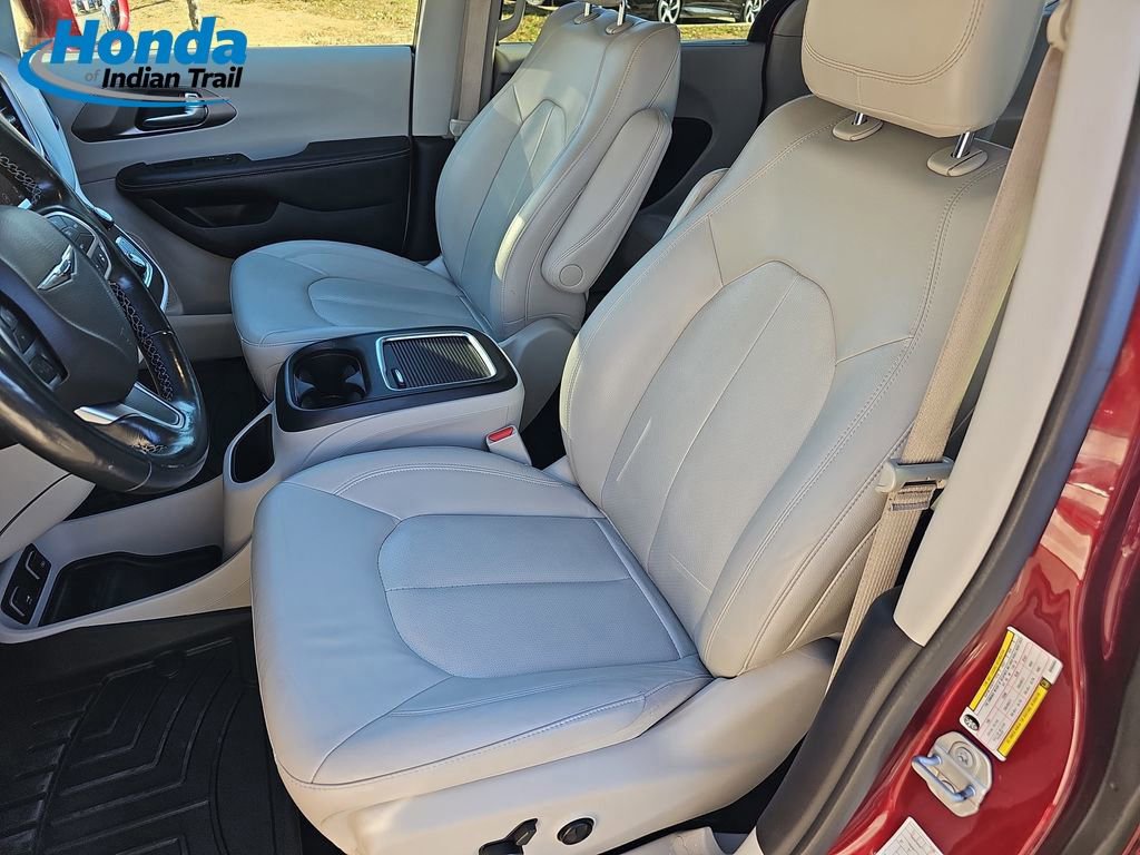 Used 2021 Chrysler Pacifica Touring-L image 17