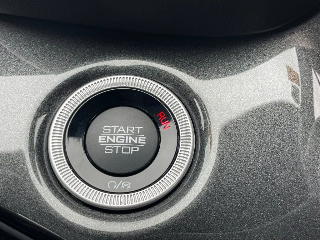 Used 2023 Jeep Grand Cherokee L Laredo image 34