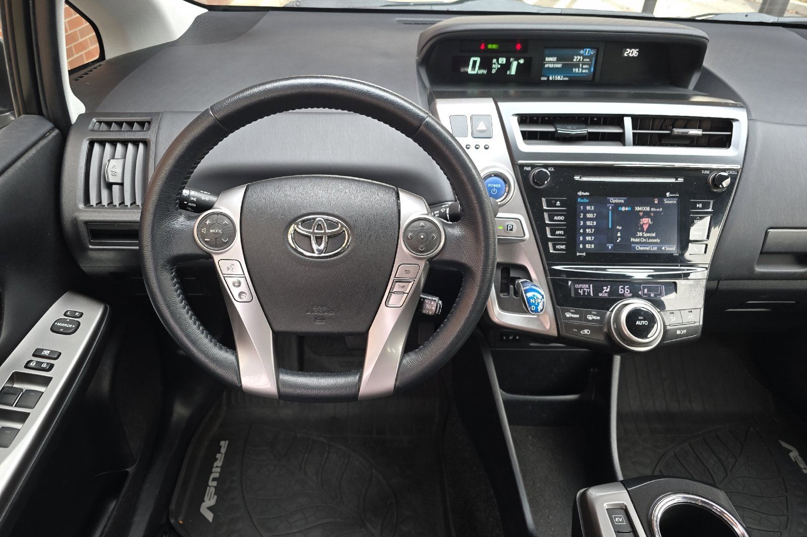Used 2017 Toyota Prius V Four image 18