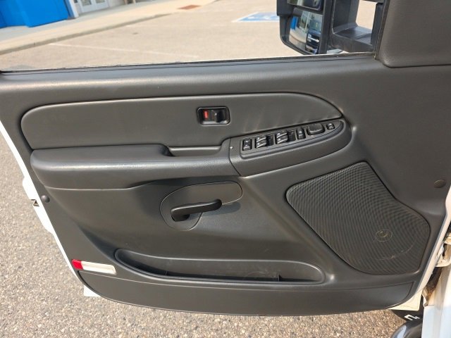Used 2006 Chevrolet Silverado 2500 LT w/ Heavy-Duty Power Package image 8