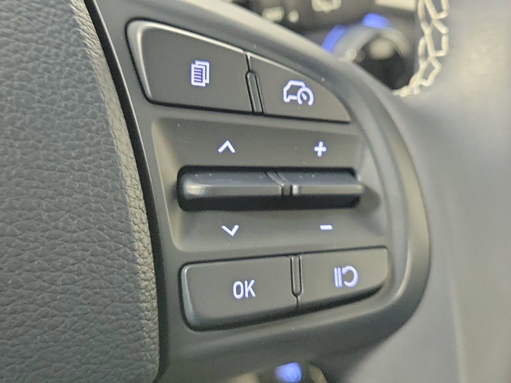 Used 2024 Hyundai Venue Limited FWD image 11