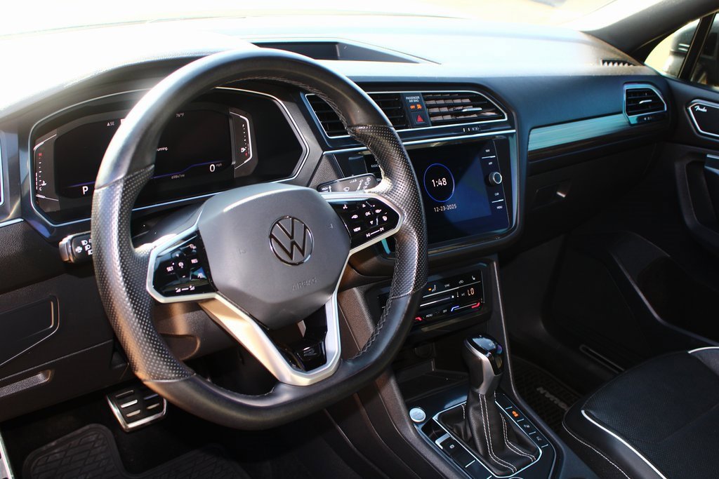Used 2023 Volkswagen Tiguan SEL R-Line image 2