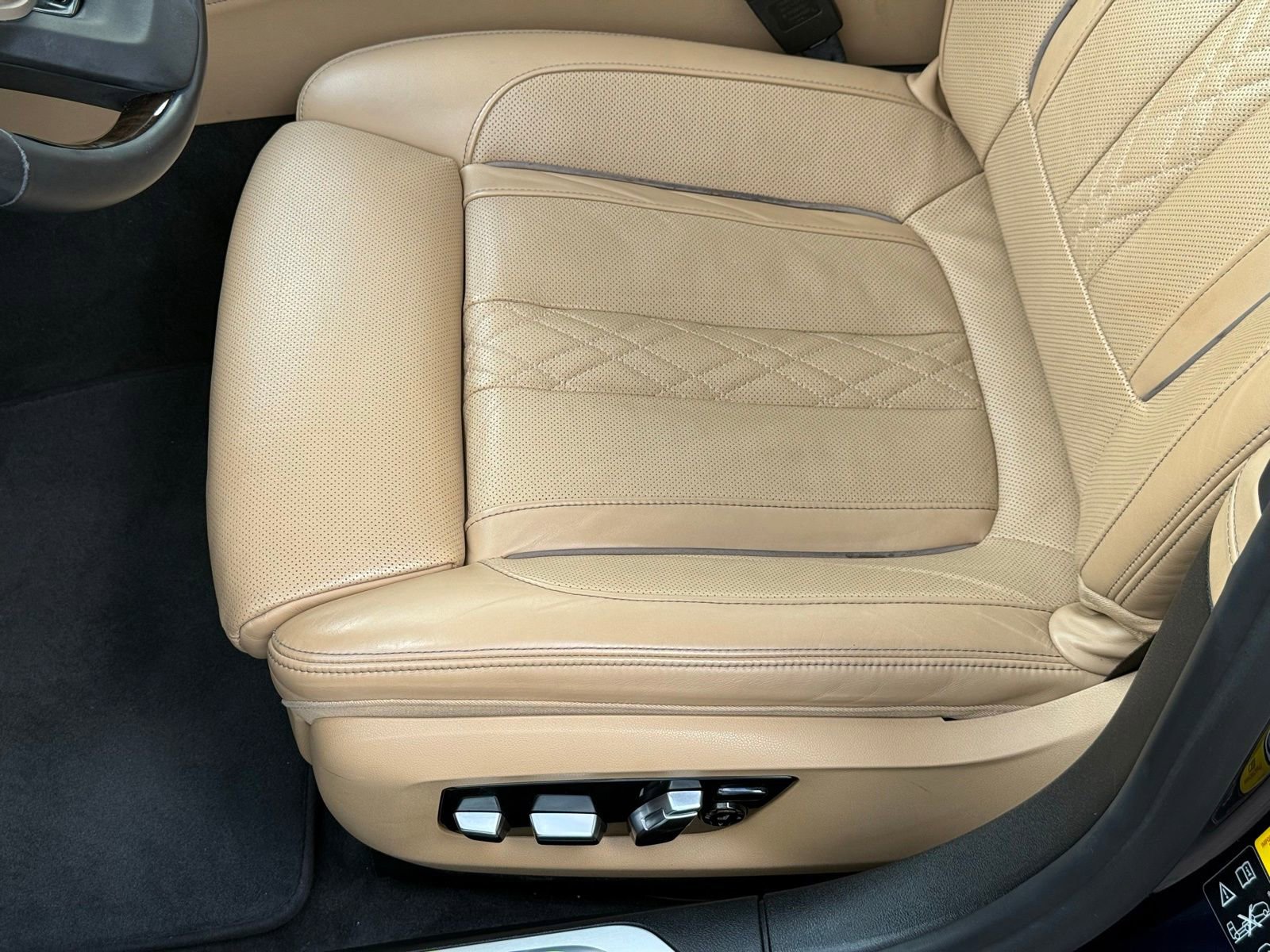 Used 2021 BMW 750i xDrive w/ Executive Package image 2