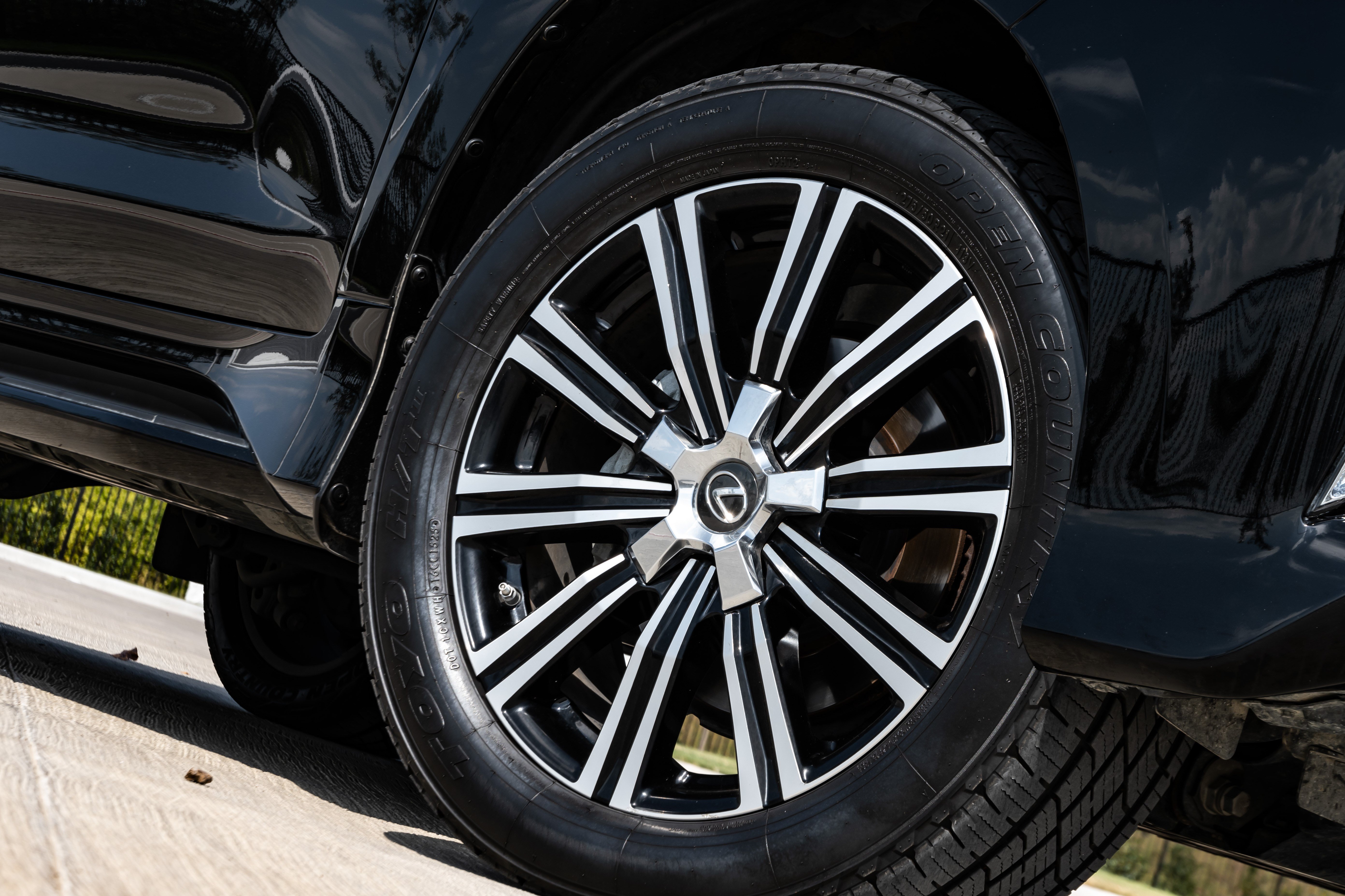 Used 2021 Lexus LX 570 4WD w/ Luxury Package image 10