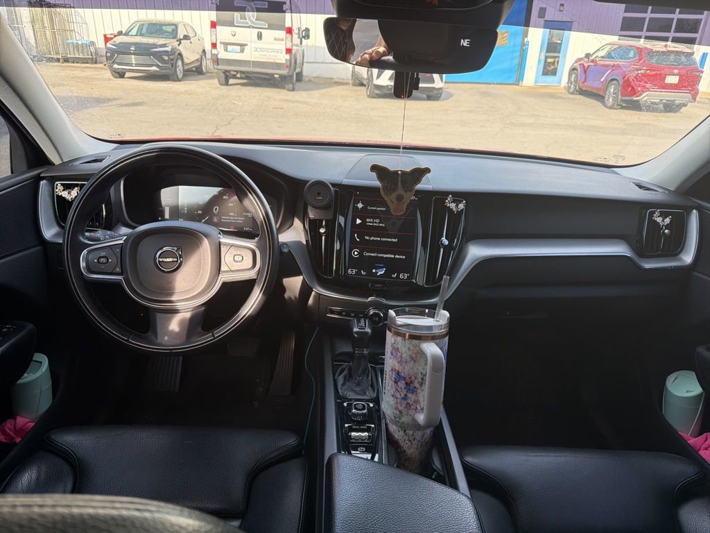 Used 2019 Volvo XC60 T5 Momentum w/ Premium Package image 5