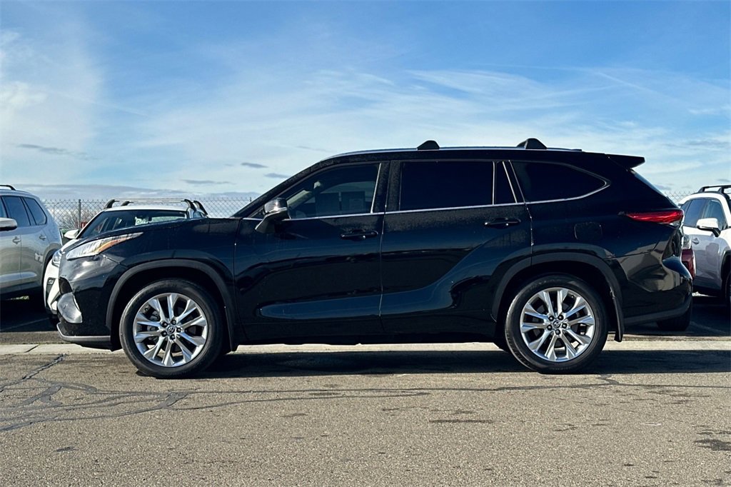 Used 2023 Toyota Highlander Limited image 9