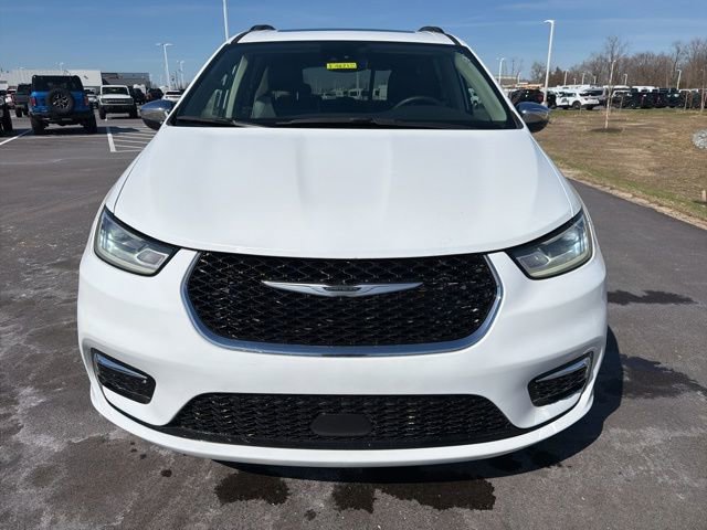 Used 2023 Chrysler Pacifica Limited FWD image 3