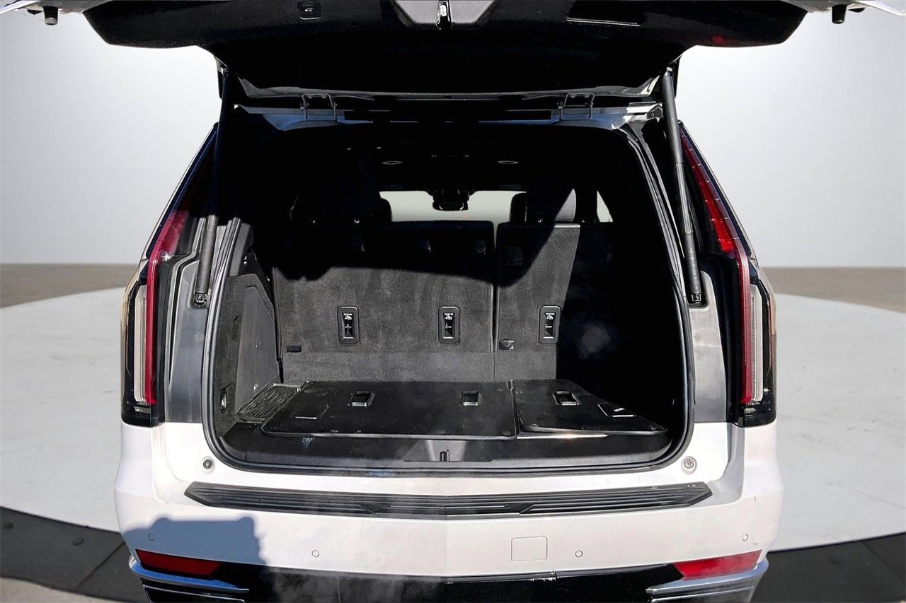 Used 2022 Cadillac Escalade Luxury image 26