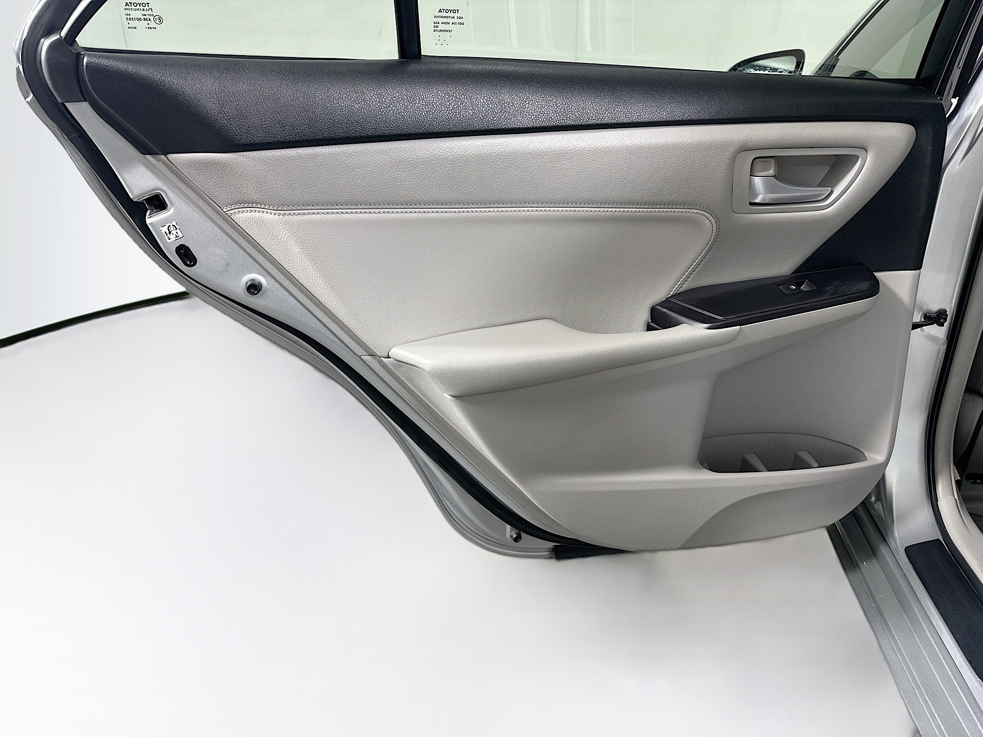Used 2015 Toyota Camry XLE w/ Moonroof Package FWD image 28