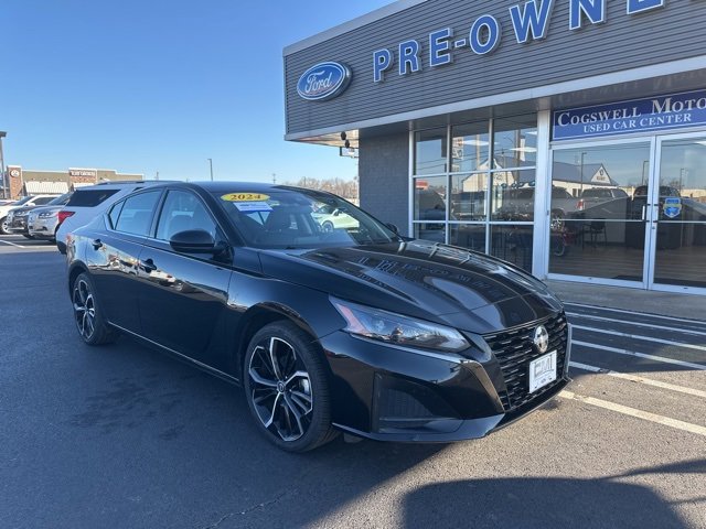 Used 2024 Nissan Altima 2.5 SR image 2