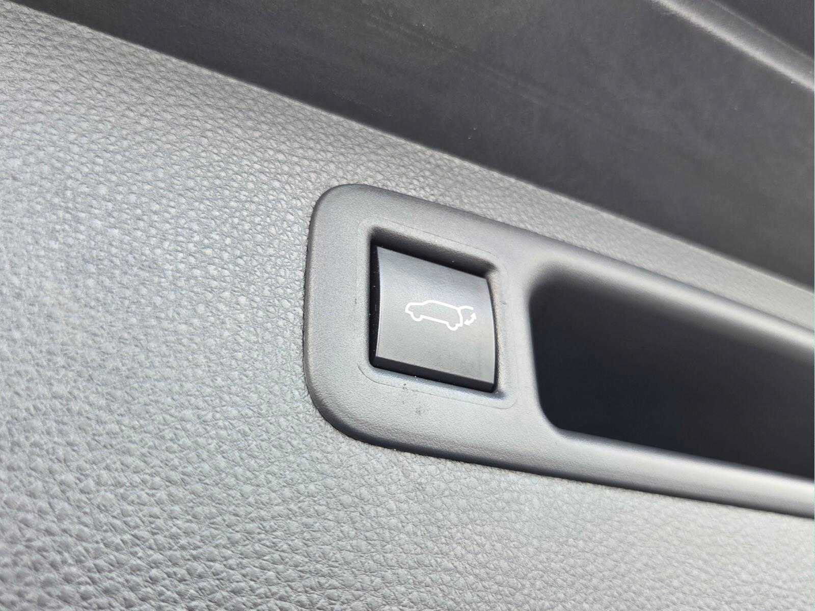 Used 2021 Toyota Highlander XLE FWD image 19