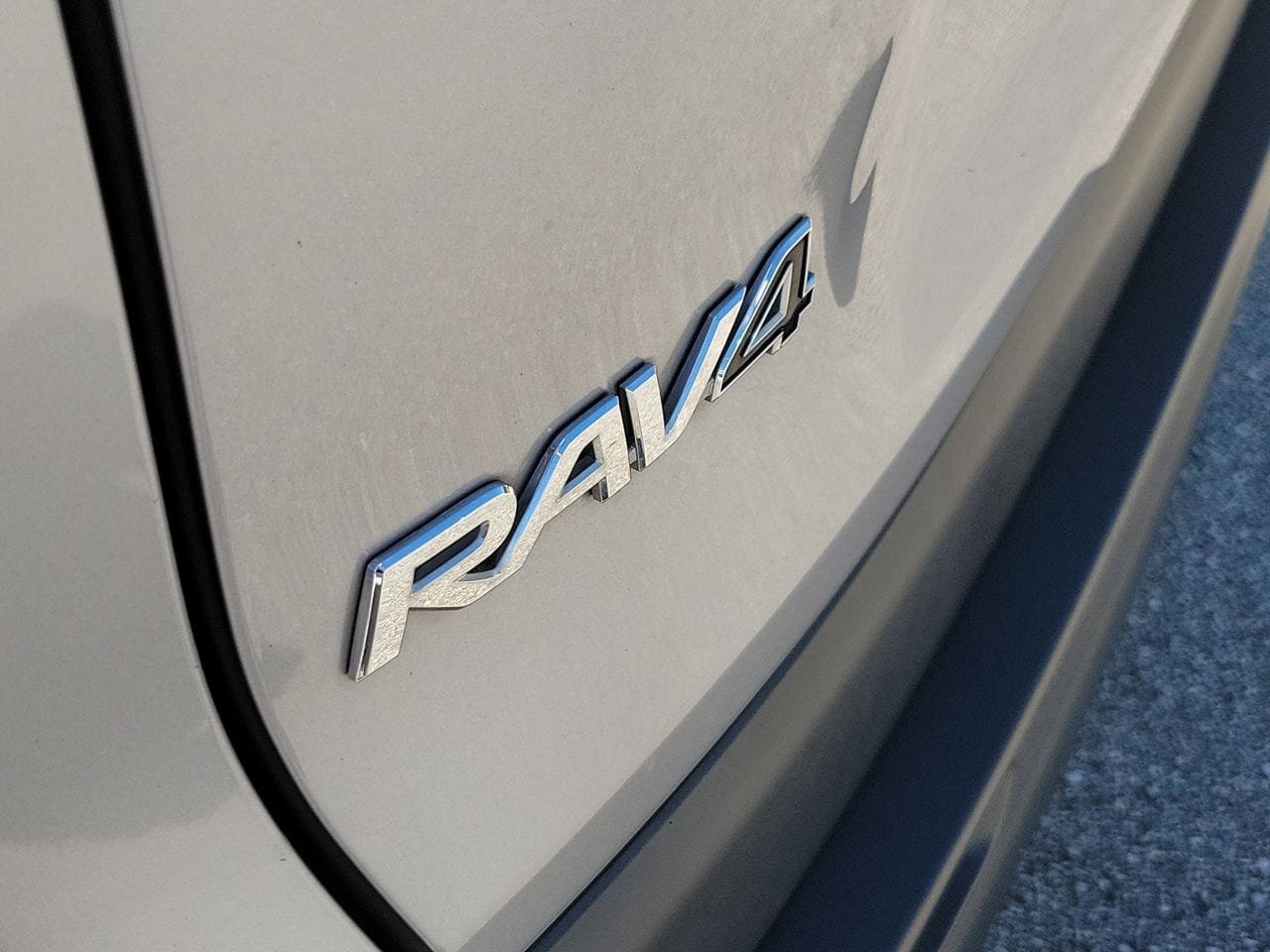 Used 2019 Toyota RAV4 XLE Premium w/ Cold Weather Package FWD image 7