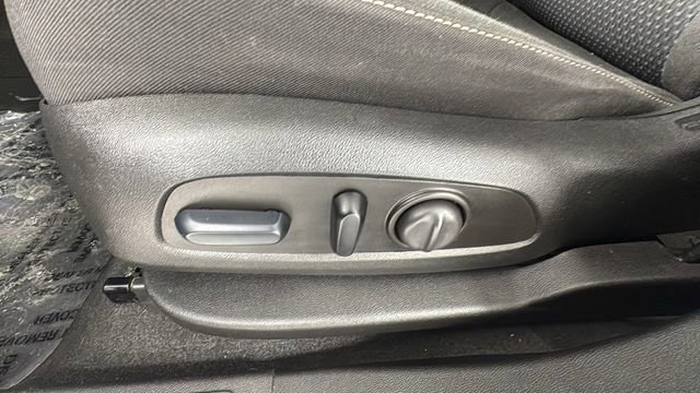 Used 2023 GMC Acadia SLE w/ Driver Convenience Package image 11