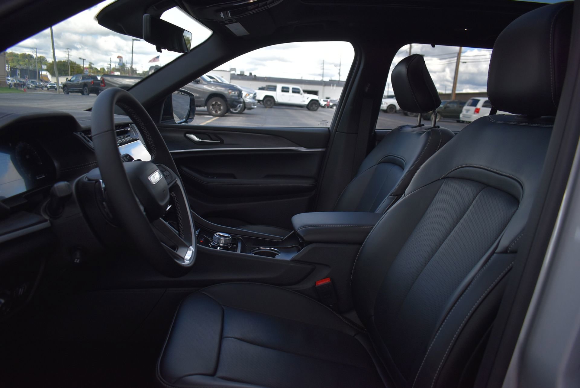 New 2025 Jeep Grand Cherokee Limited w/ Trailer Tow Package image 16