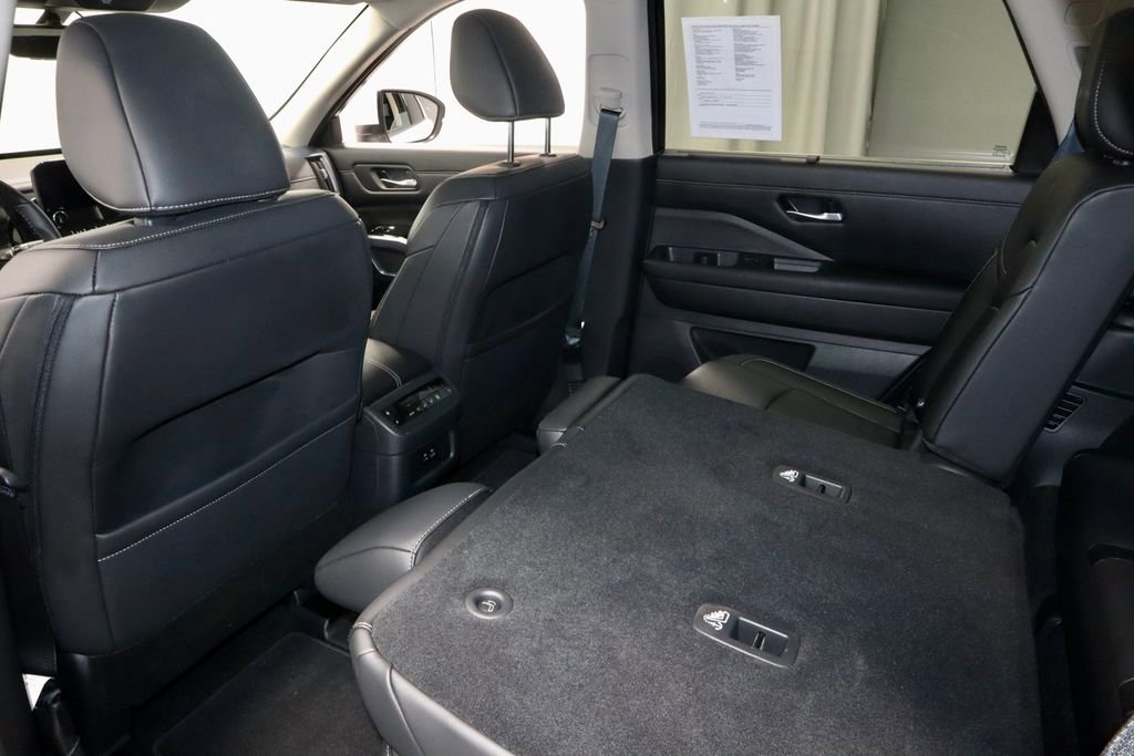 Certified 2025 Nissan Pathfinder SL FWD image 23