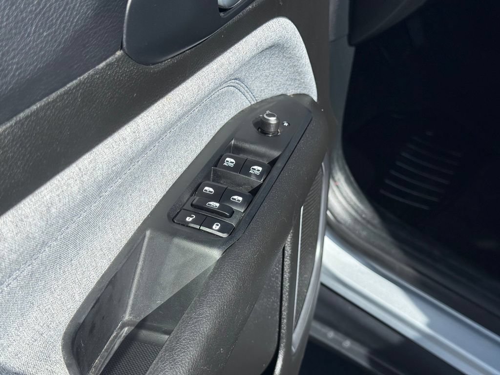 Used 2025 Jeep Compass Sport AWD/4WD image 9