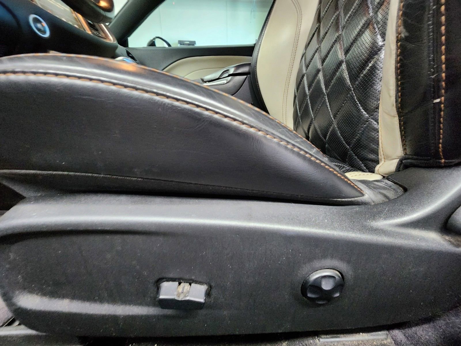 Used 2016 Dodge Challenger R/T Plus image 10