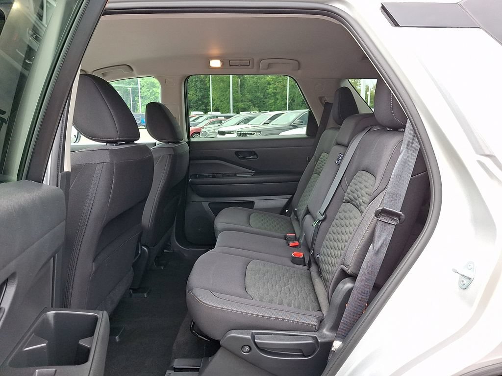 Used 2024 Nissan Pathfinder SV AWD/4WD image 12