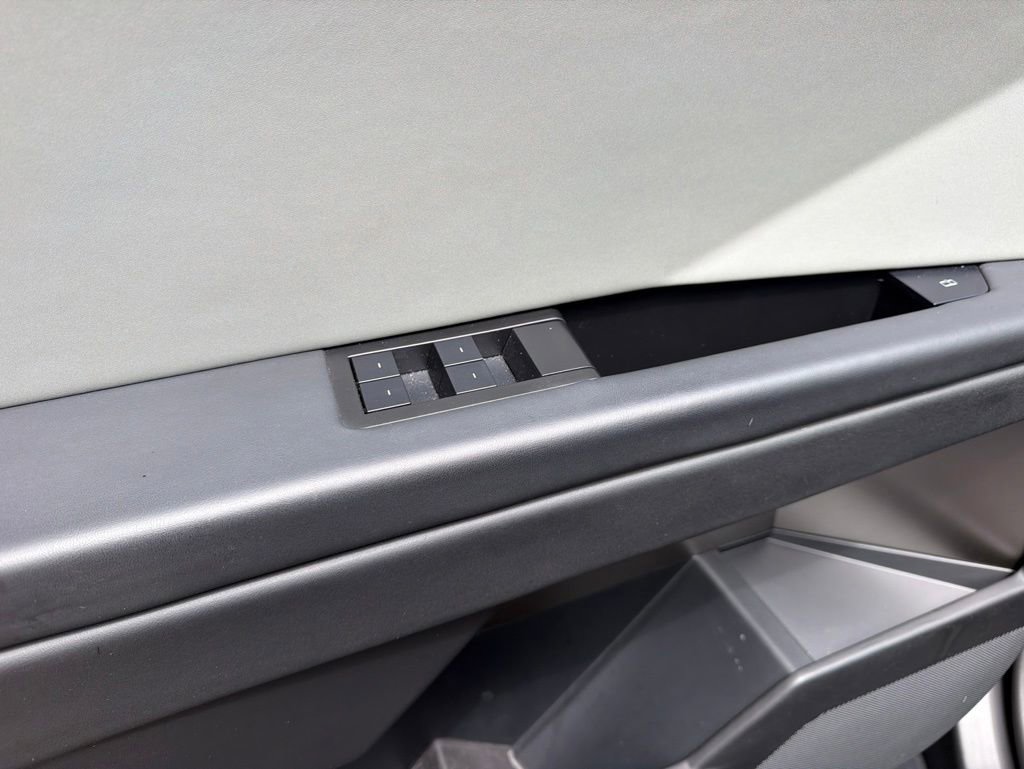 Used 2025 Tesla Cybertruck AWD Crew Cab image 10