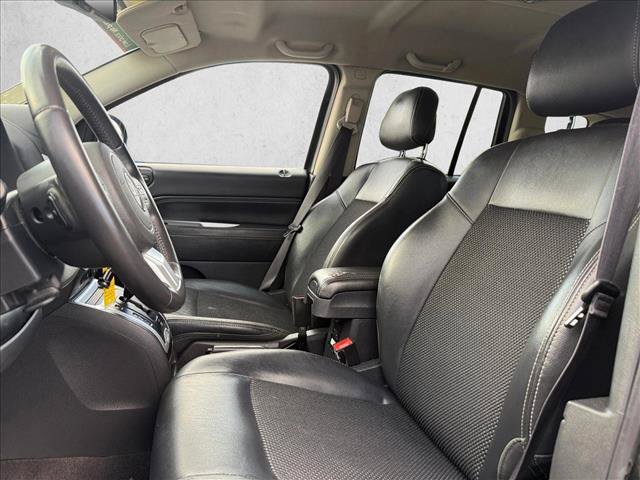 Used 2017 Jeep Compass Latitude AWD/4WD image 17