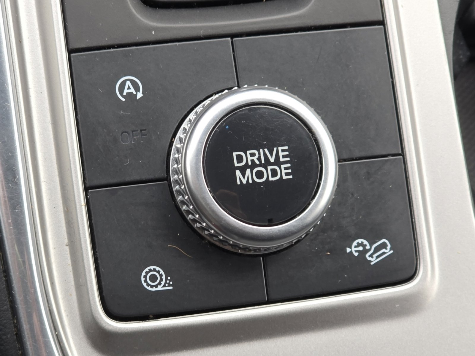 Used 2020 Ford Explorer Limited image 9