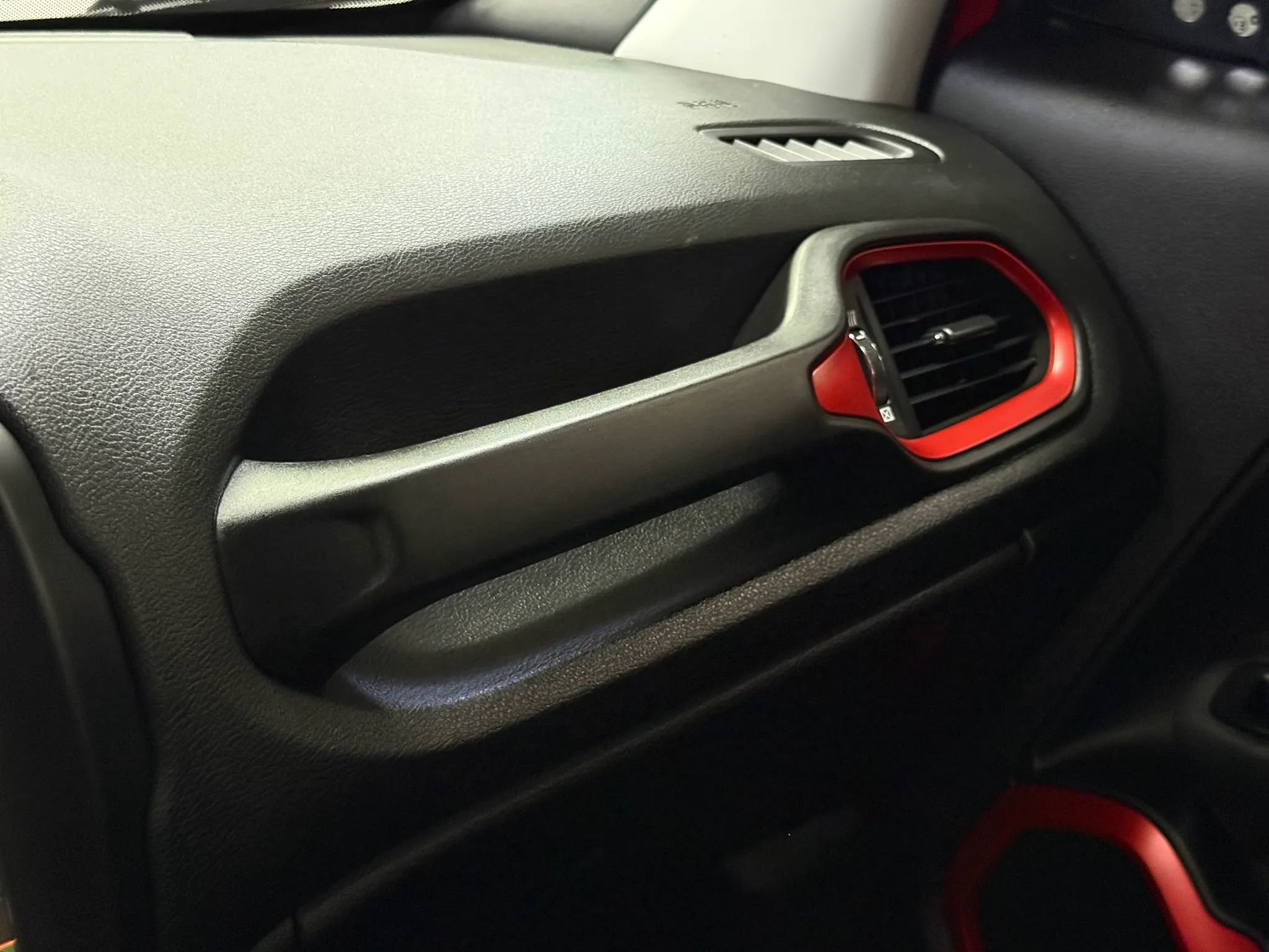 Used 2018 Jeep Renegade Trailhawk w/ UConnect 8.4 Nav Group image 30