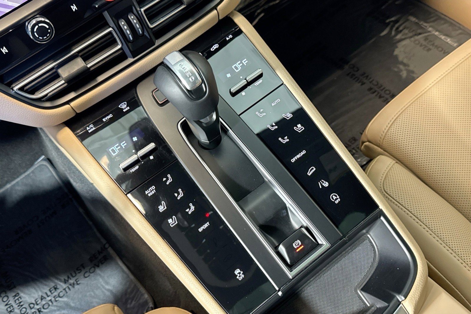 Used 2024 Porsche Macan w/ Premium Plus Package image 16