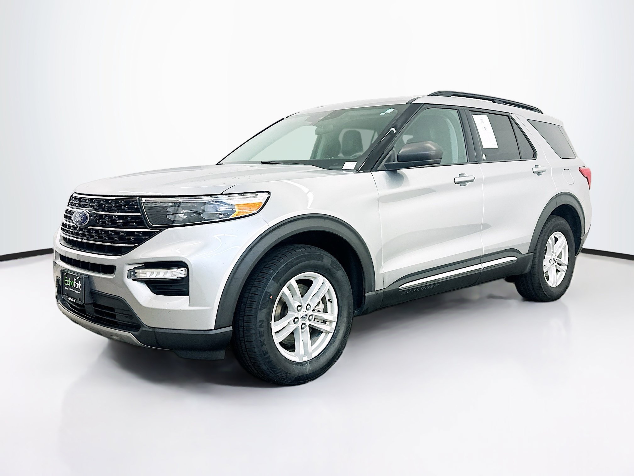 Used 2021 Ford Explorer XLT w/ Equipment Group 202A AWD/4WD image 3