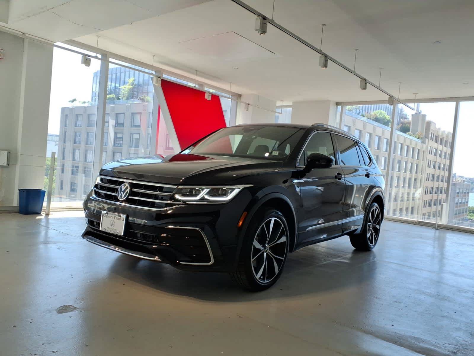 Used 2023 Volkswagen Tiguan SEL R-Line AWD/4WD image 1