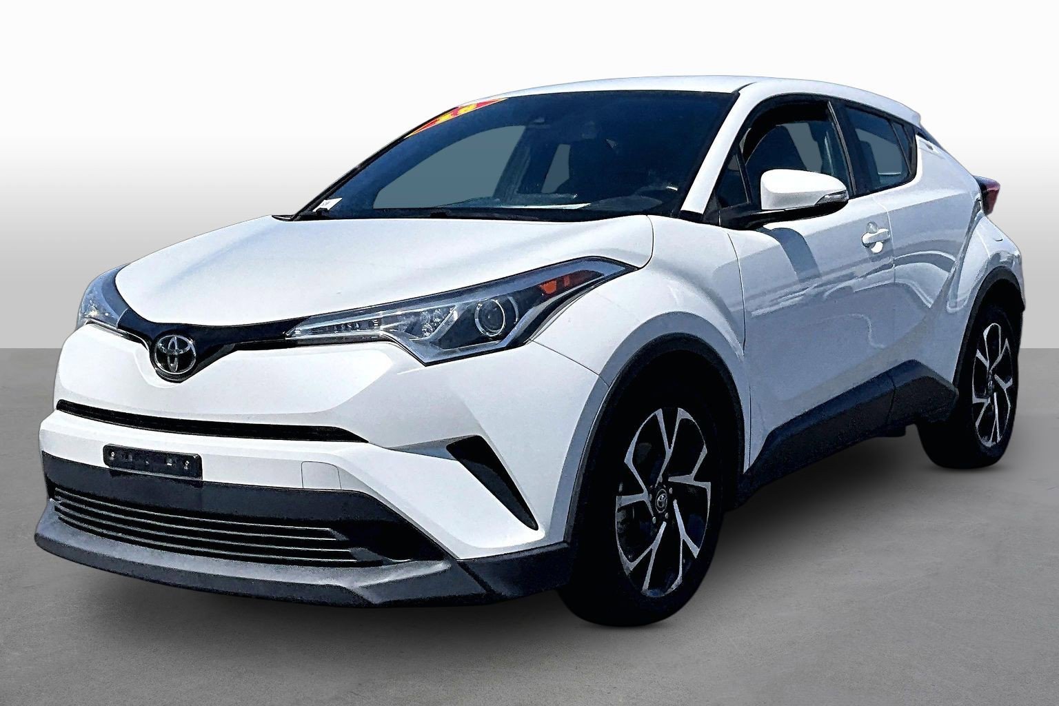 Used 2018 Toyota C-HR XLE FWD video 1